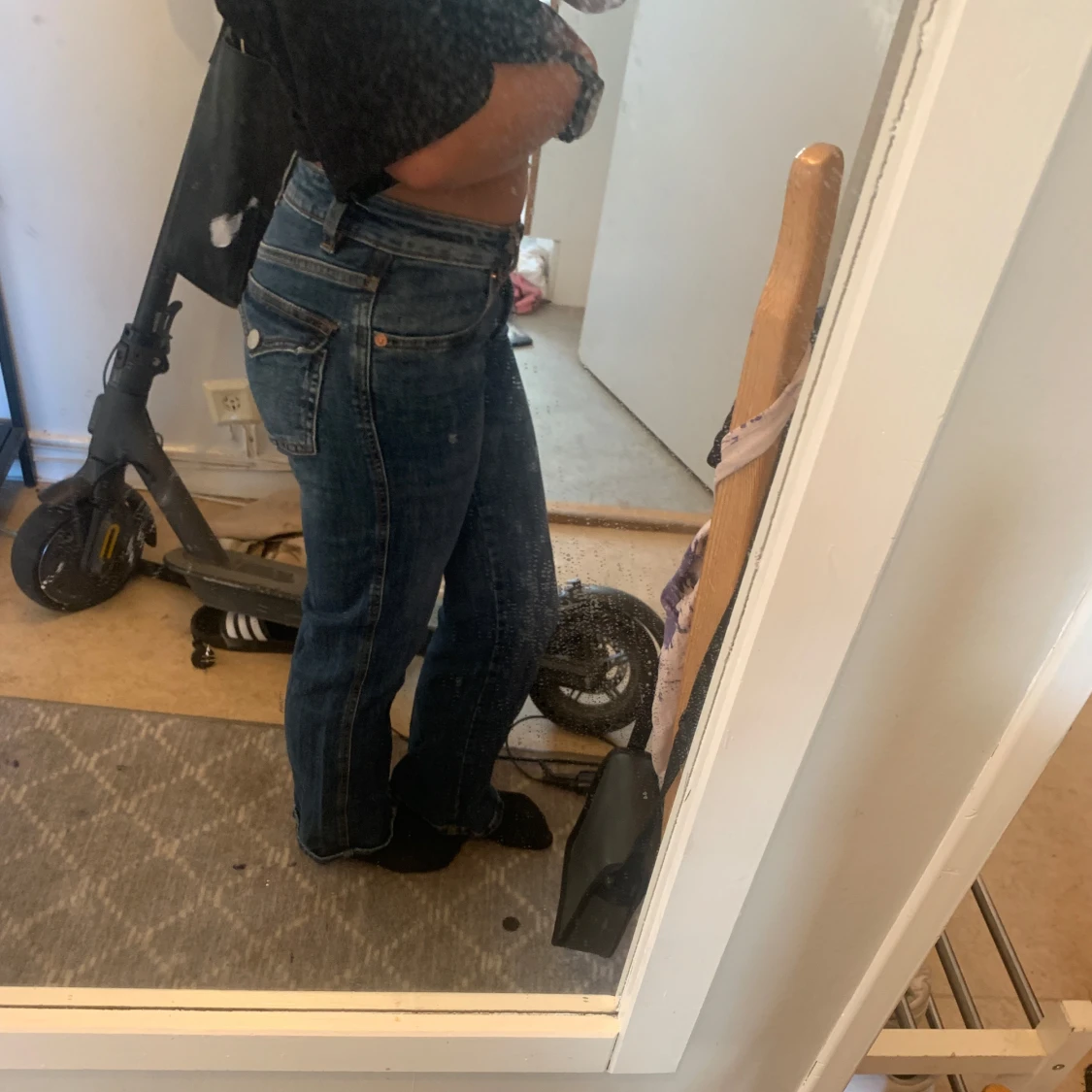 Blåa jeans med fickor  - 1