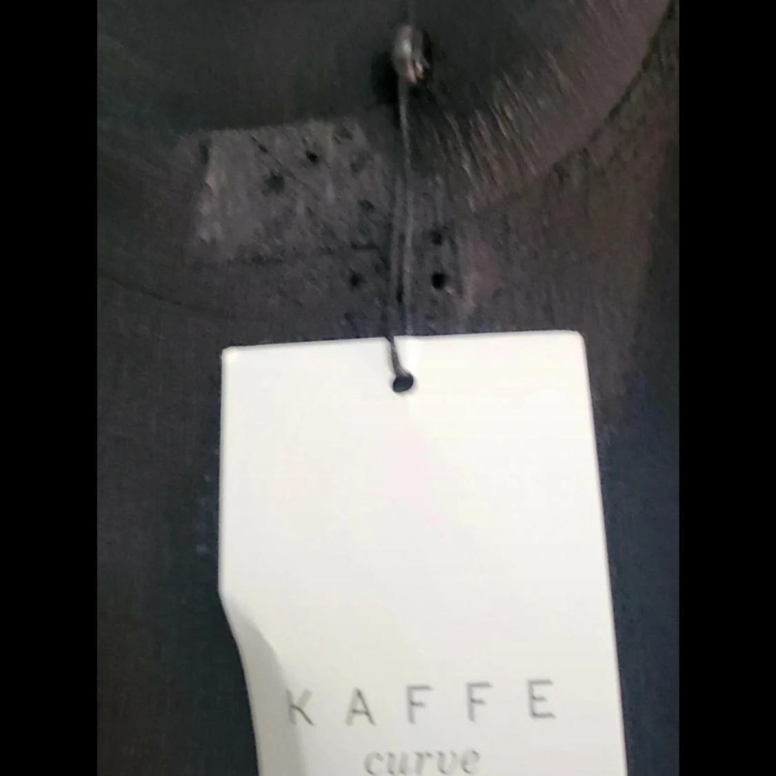 Svart blusmed broderade vågmönster - 2