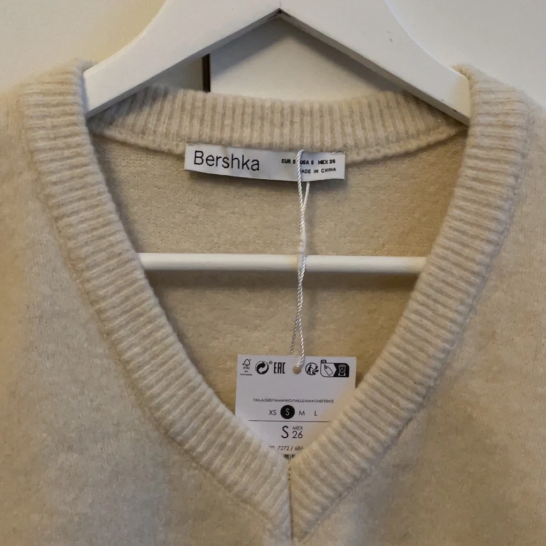 Beige v-ringad stickad tröja/kofta - Bershka - 2