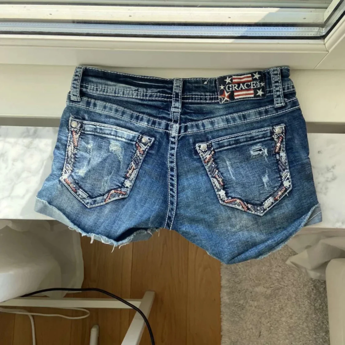 Blå jeansshorts från Grace med slitningar - 3