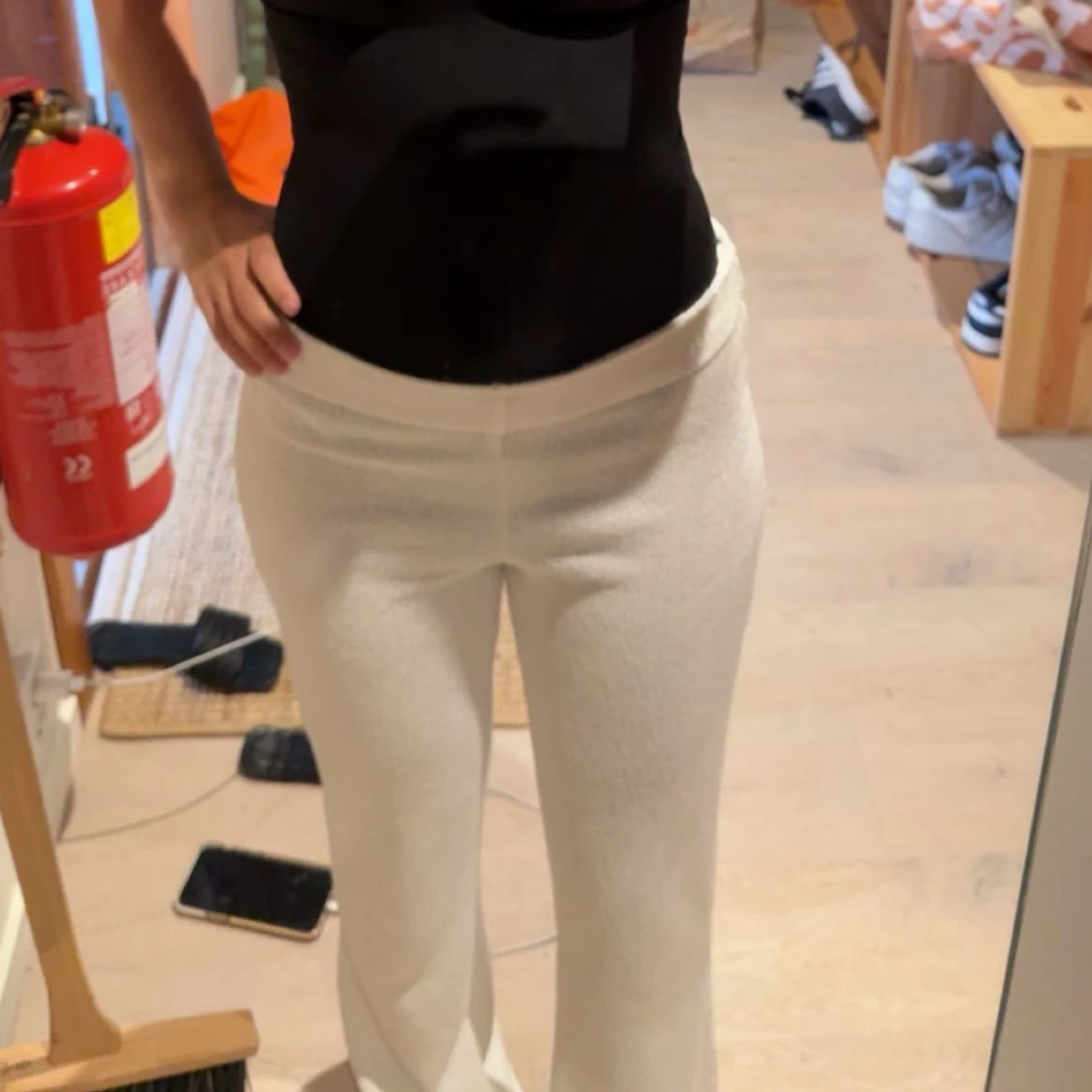 Vita bootcut byxor/ mjukisbyxor - 1