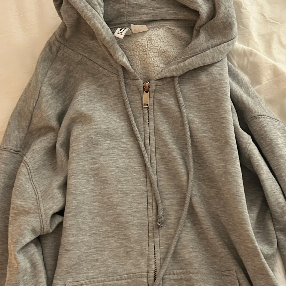 Grå hoodie med dragkedja från H&M Divided - 1