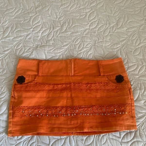 Kjol - Jättesnygg kjol med unika detaljer!🤍 Märke saknas🌟