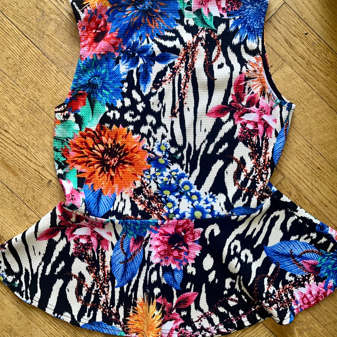 Blommig peplumtop från Sisters Point - 1