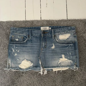 Jeans kjol - Super snygg low waist jeans kjol💝sitter som en Xs/S inga bilder på då den är för kort!