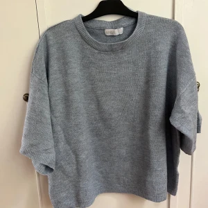 Stickad tröja  - Härlig stickad tröja med 3-kvartsärm