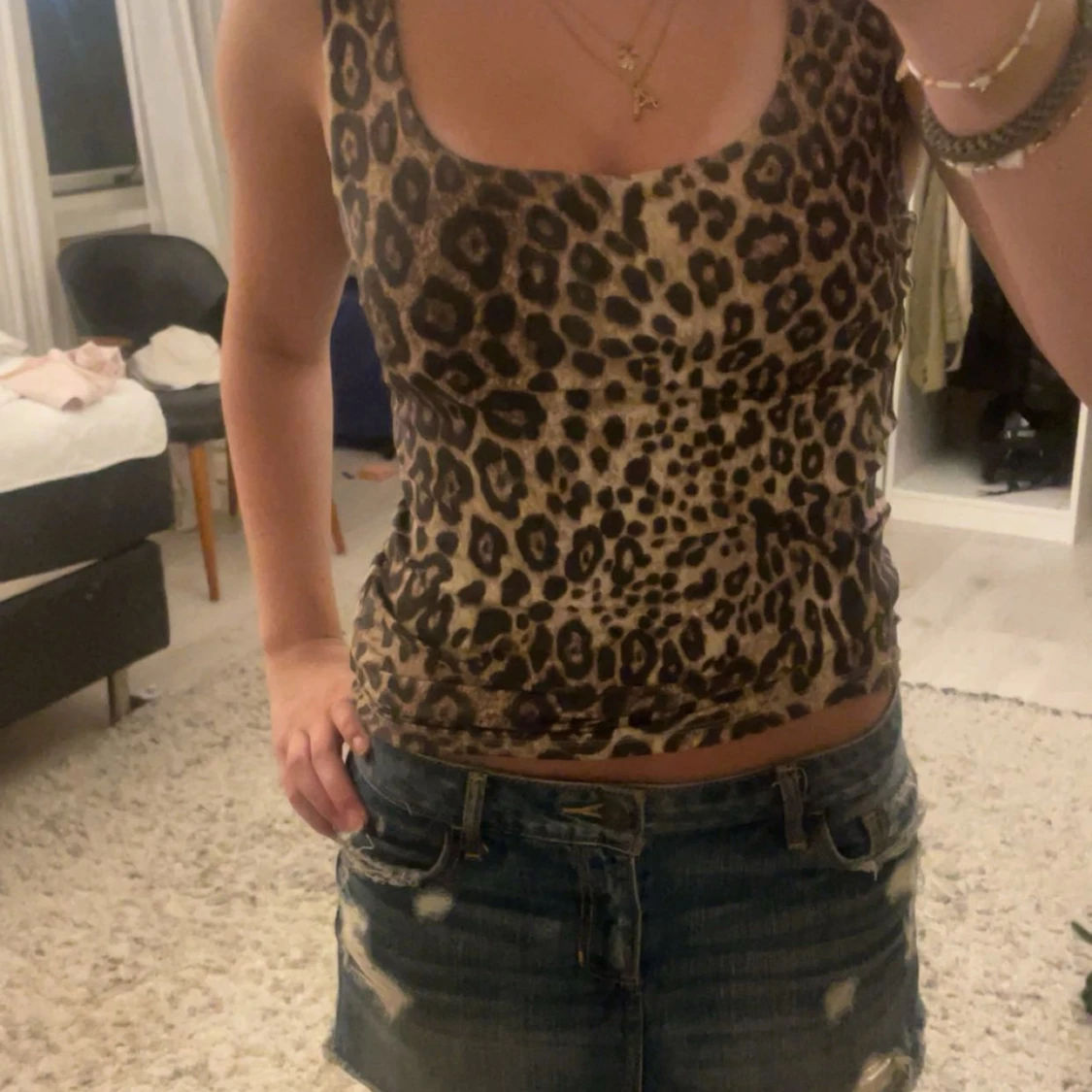 Leopardmönstrad ärmlös topp från Zara