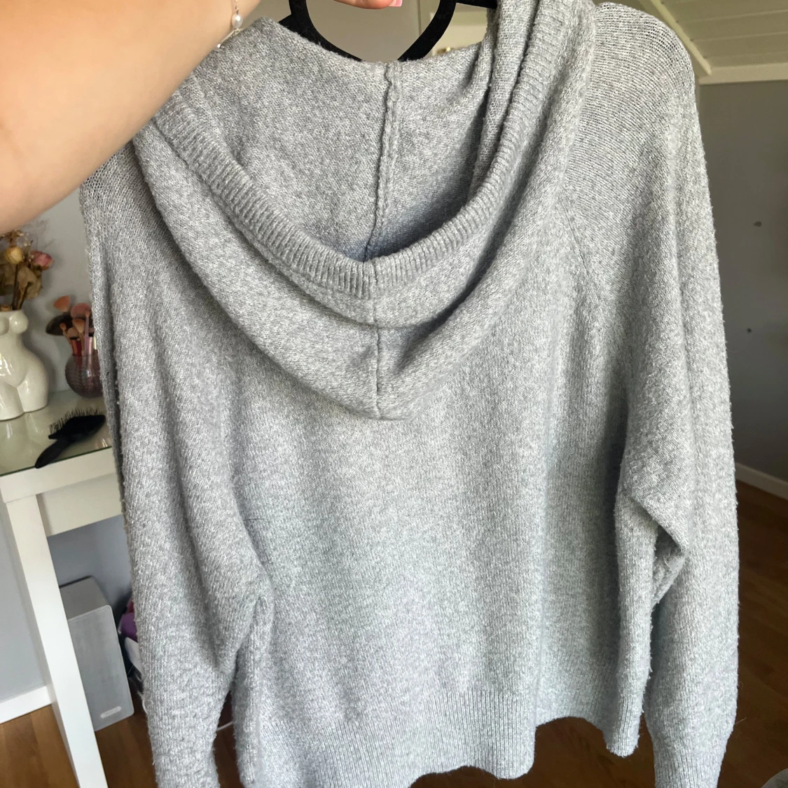 Grå stickad hoodie från Vero Moda - 1