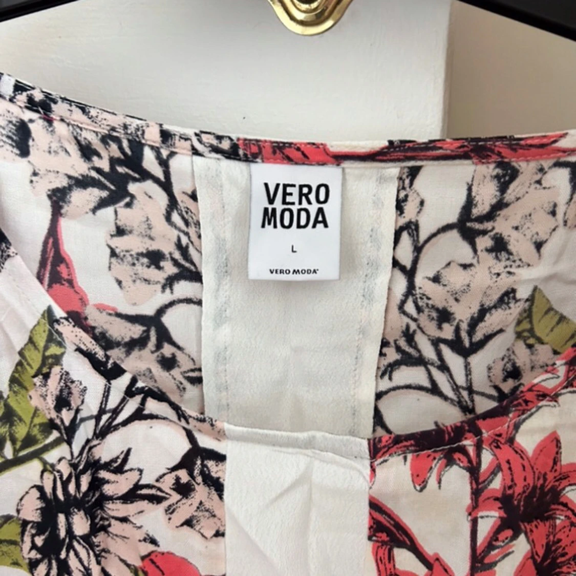 Blommig väst från Vero Moda - 1