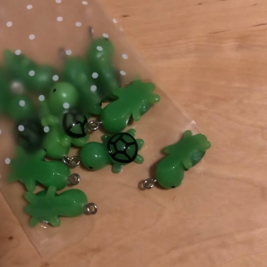 Pack med Gröna sköldpadds berlocker till smycken - 1