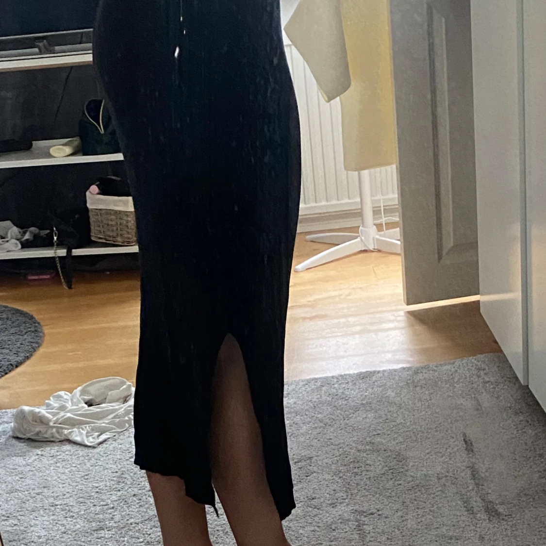 Svart långkjol med slits - 2