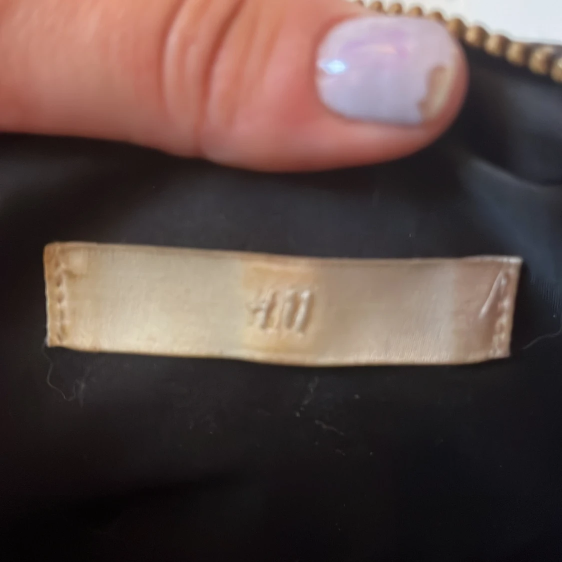 Svart axelväska från H&M med kedja - 1