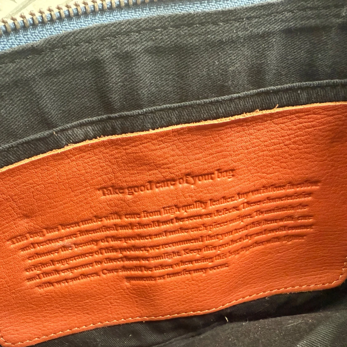 Blå axelväska i skinn med ormmönster - 3