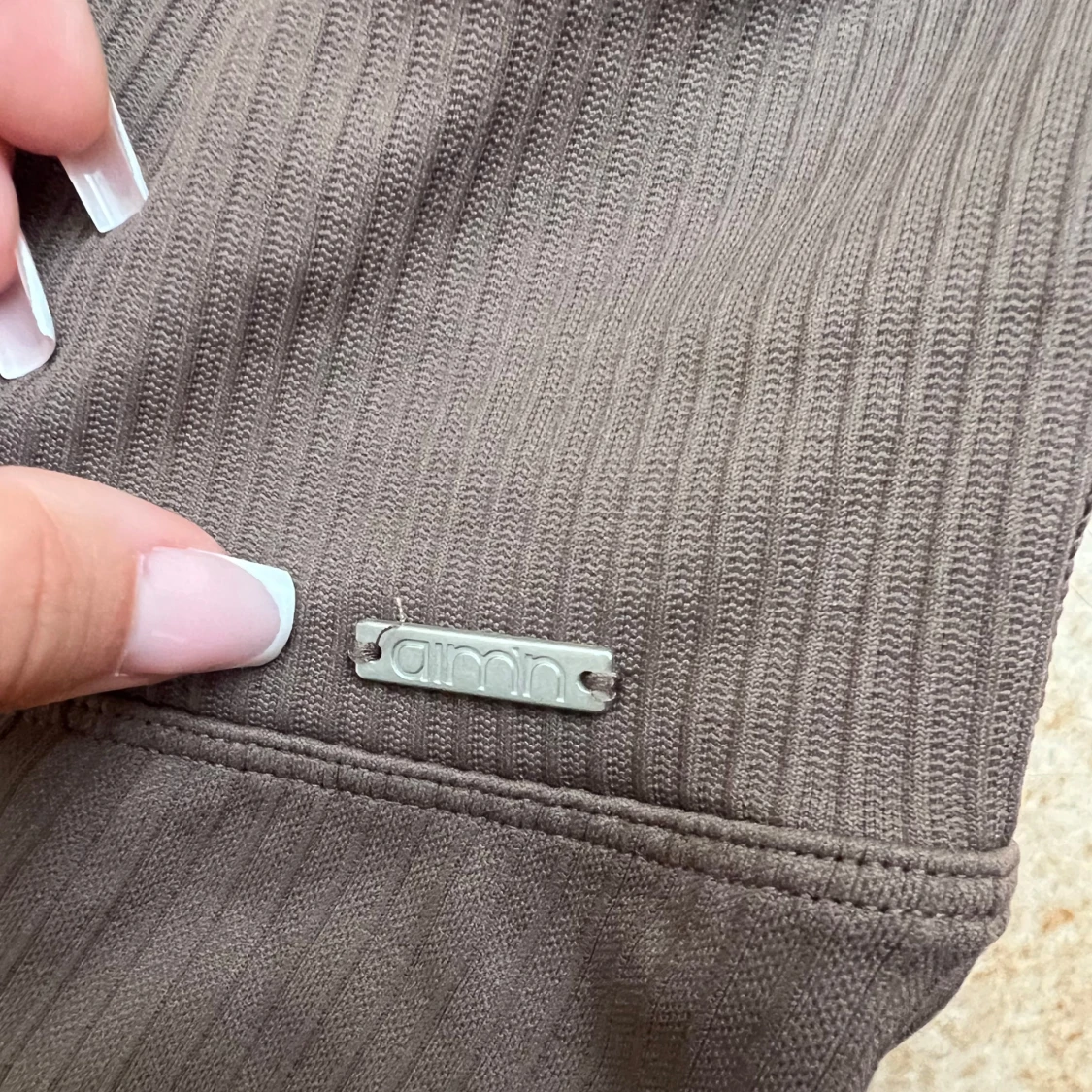 Bruna ribbade shorts från Aim'n