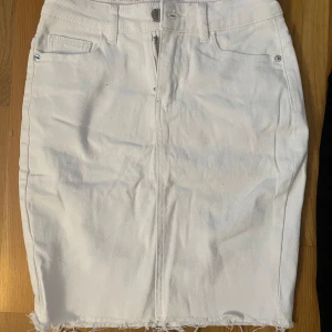 Vit jeanskjol  - Vit jeanskjol 