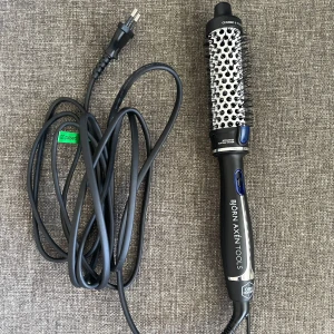 OBH Nordica Björn Axén värmeborste 30mm - Säljer nu min värmeborste pga att den inte kommer till användning här hemma, endast använd enstaka gång.  Nypris ca 700-800 kr☺️