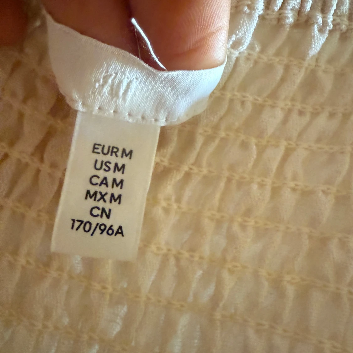 Beige linnetopp med glittriga axelband - 2