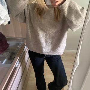 Svarta raka jeans - Svarta raka Jens från lager 157 med låg midja.Pris går att diskutera💕
