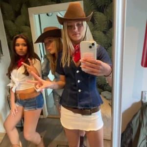 Jeanstopp - intressekoll  - Kortärmad jeanstopp, var en klänning men har sytt om den. Skriv om ni vill ha fler bilder💓