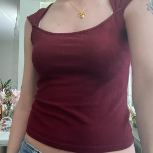 Vinröd topp - vinröd topp