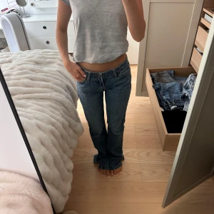 Jeans Brandy Melville - Suuuupersnygga jeans från Brandy Melville. Låga i midjan och långa på mig som är 161. 