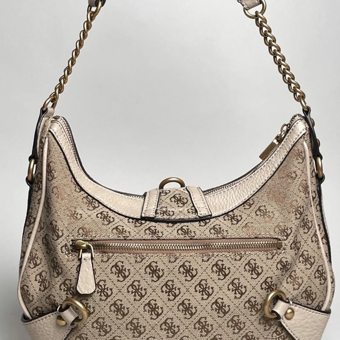 Vintage axelväska från Guess  - 1