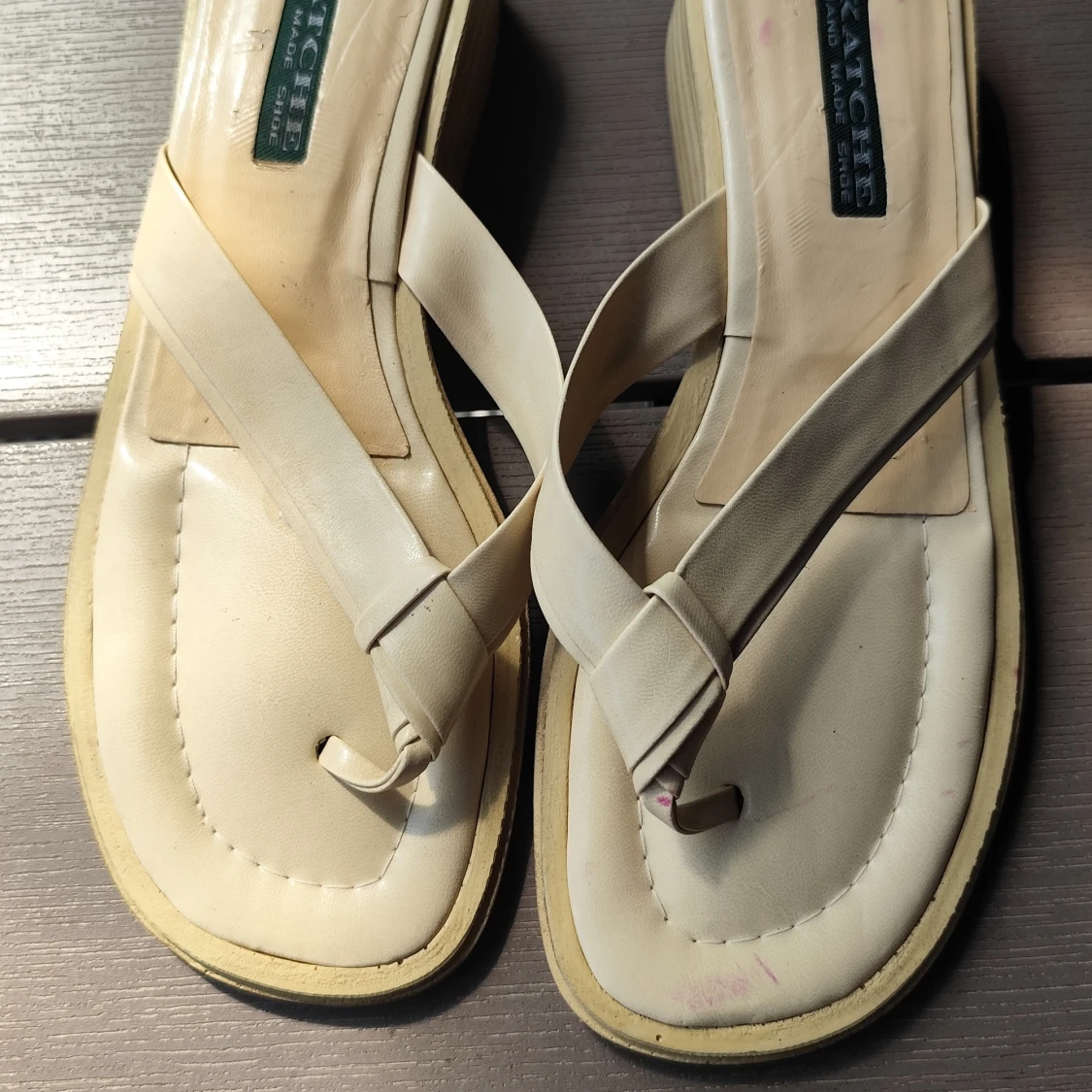 Beige sandaler med fyrkantig tå