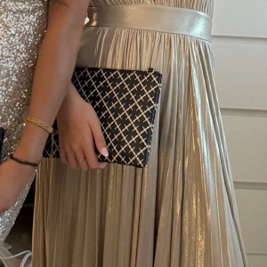 Madelene birgner väska - Säljer nu min Madelene birgner väska som jag köpte på raglady för ett år sen. Den har inga synliga defekter och ser ut som att vara ny. Säljer nu pågrund av att jag köpt en annan färg (Köpt för 800)