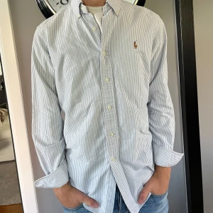 Ralph lauren skjorta - En snygg ralph lauren skjorta i mycket bra skick som är i storlek S Nypris 1600kr mitt pris 399kr✅ Fraktas inom 24h📦✅ 