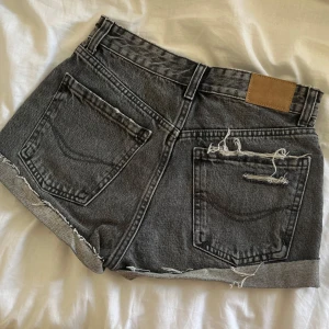 Jeansshorts  - Jättesnygga, nästan aldrig använda. 