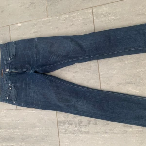 Nudie jeans - Mörkblå jeans från nudie i perfekt skick, modellen är lean Dean, W31 L32