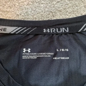 Underarmor set - 📍helt ny med pris lapp med                       📍storleken är xl                                                   Det kan ta ungefär 2 veckor tills du får denna 