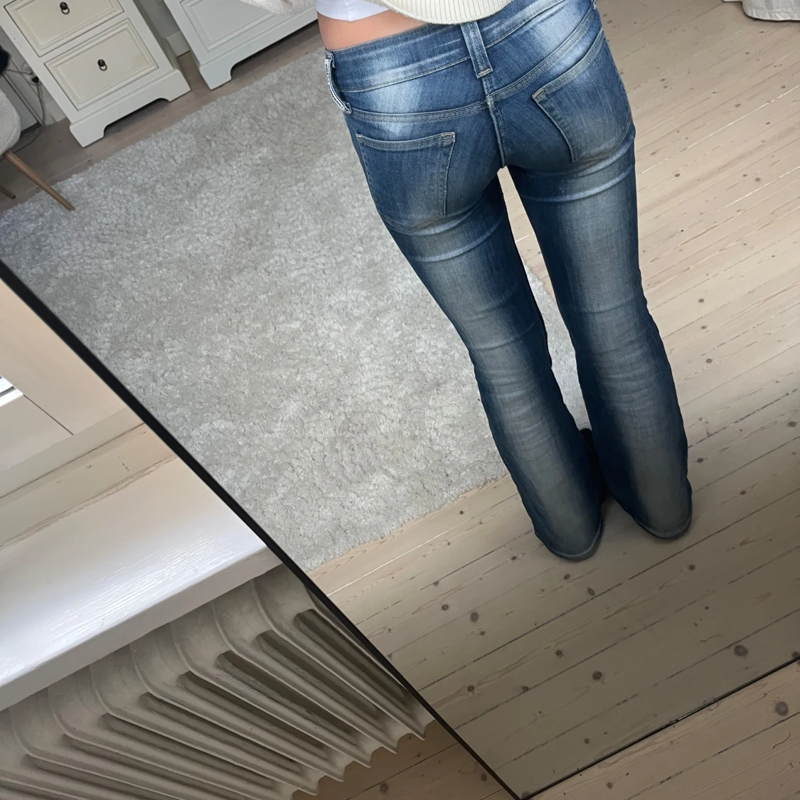 Blå bootcut jeans med låg midja - 1