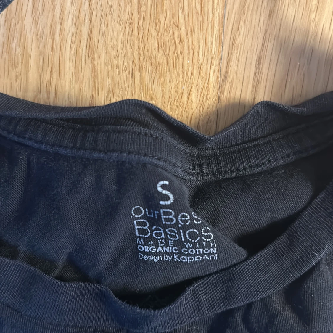 Svart basic t-shirt från KappAhl - 2