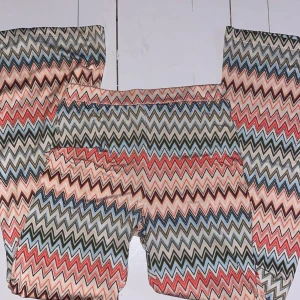 ”Orrebyxor” - Jättesöta byxor som ger 100% 2014! Fina färger och skönt tyg🩷 de är i storlek 164 vilket motsvarar en xs