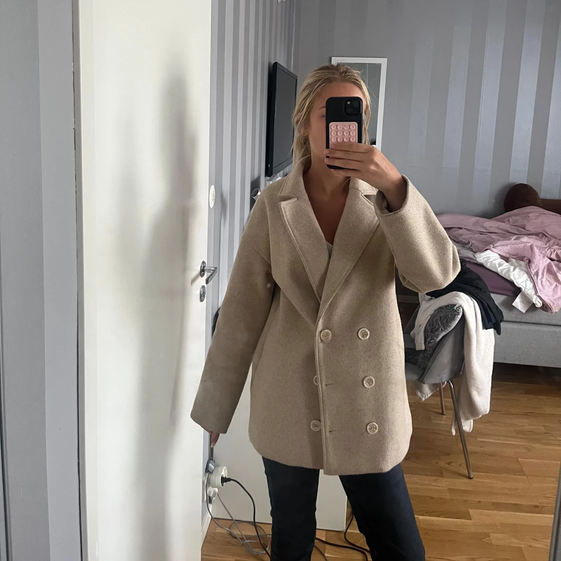 Beige kappa med dubbelknäppning - 1