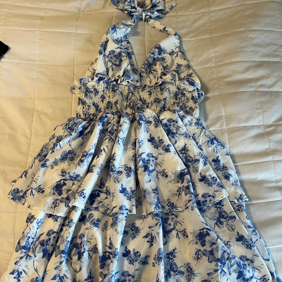 Blommig halterneck klänning  - 1