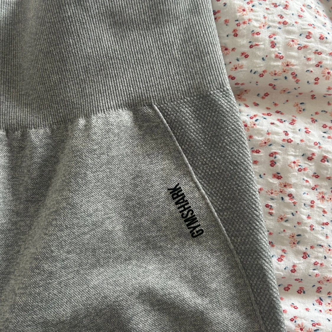 Grå träningstights-shorts Gymshark - 2