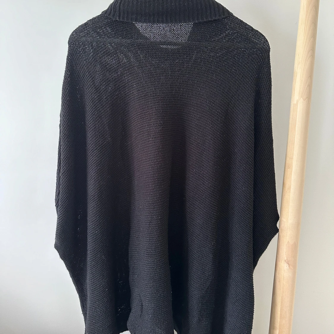 Svart stickad polotröja från Pieces - 2