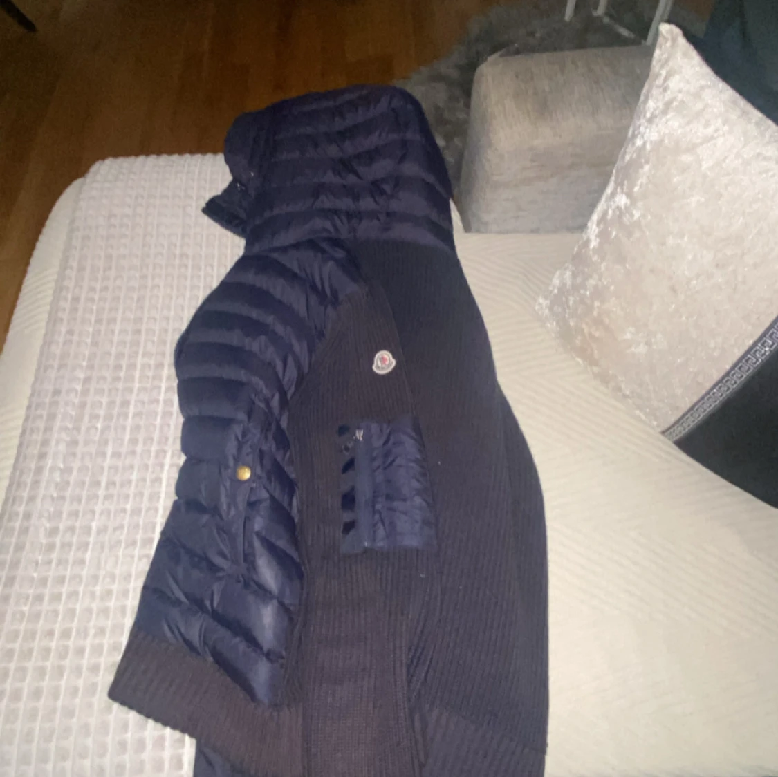 Mörkblå Moncler puffer med stickade ärmar - 3