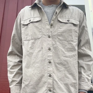  overshirt  - Säljer denna stil rena overshirt från name it har använt den typ 1 gång. Pris kan diskuteras 