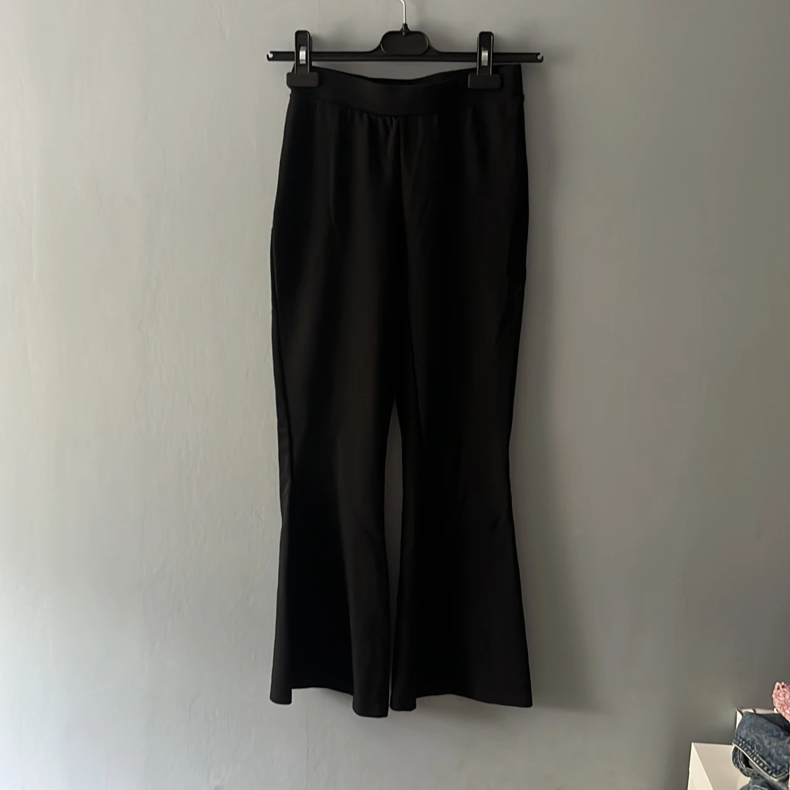 Svarta bootcut tights från Gina Tricot i storleken XS💕 - 1