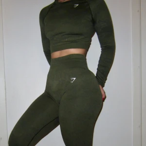 Gymshark  - Säljer ett par original Gymshark set storlek S  De har bara använts en gång och är nästan ny☺️ inga skador eller slitninga!