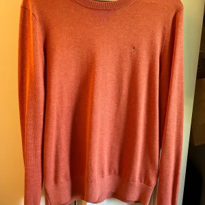 Morris sweatshirt - Orange sweatshirt från Morris. Använd 2 gånger. Är så gott som oanvänd alltså i nyskick. Storlek S. 