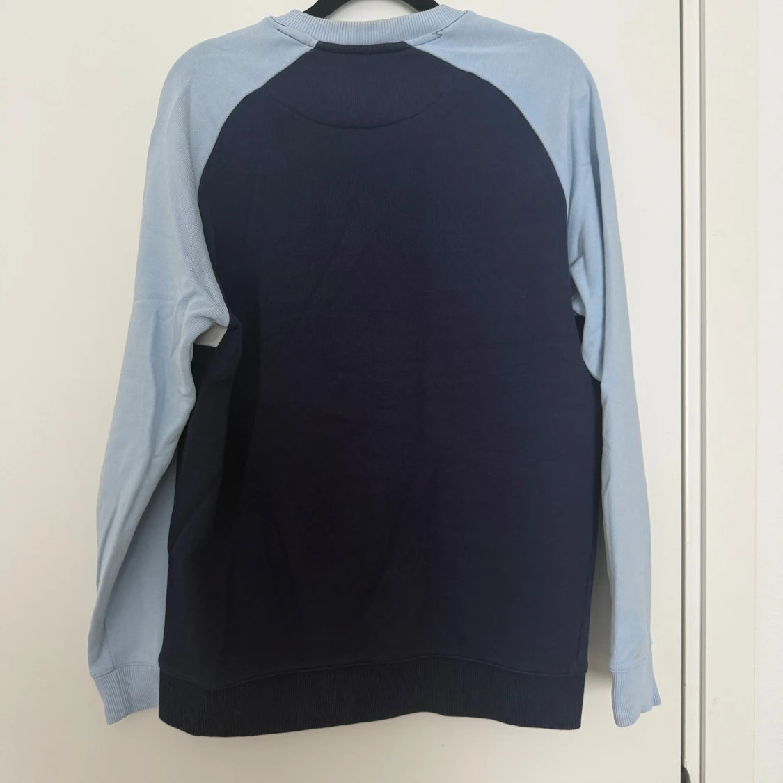 Blå sweatshirt från Lyle & Scott - 1