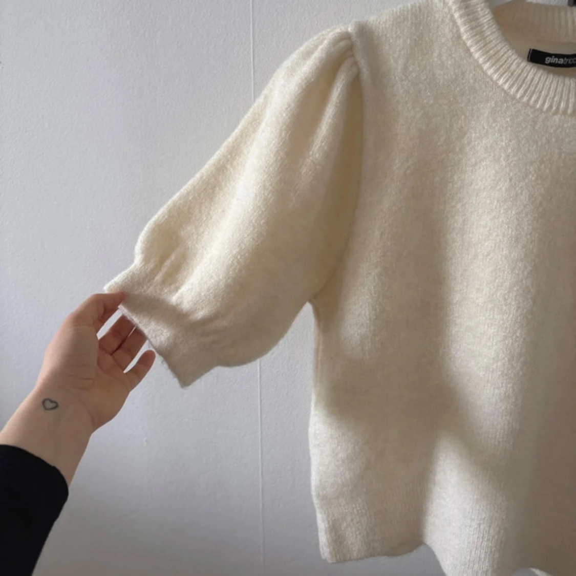 Puffärm stickad tröja från Gina Tricot - 1