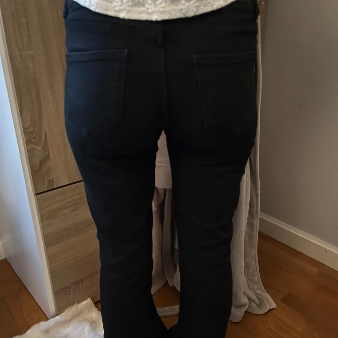 Svarta bootcut jeans - 2