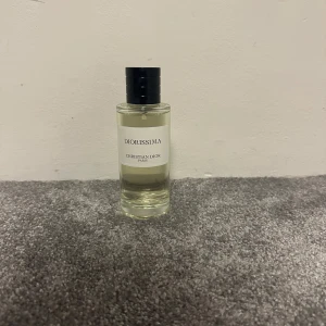 Diorissima parfym från Dior - Diorissima från Christian Dior är en väldigt bra parfym och är nästan som oanvänd. Säljer denna fantastiska parfym eftersom att jag har flera andra som jag använder