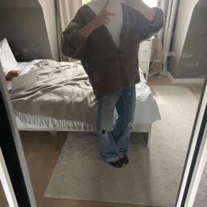 Stickad kofta  - Oversized kofta från Zara, lite nopprigt men annars inga defekter☺️