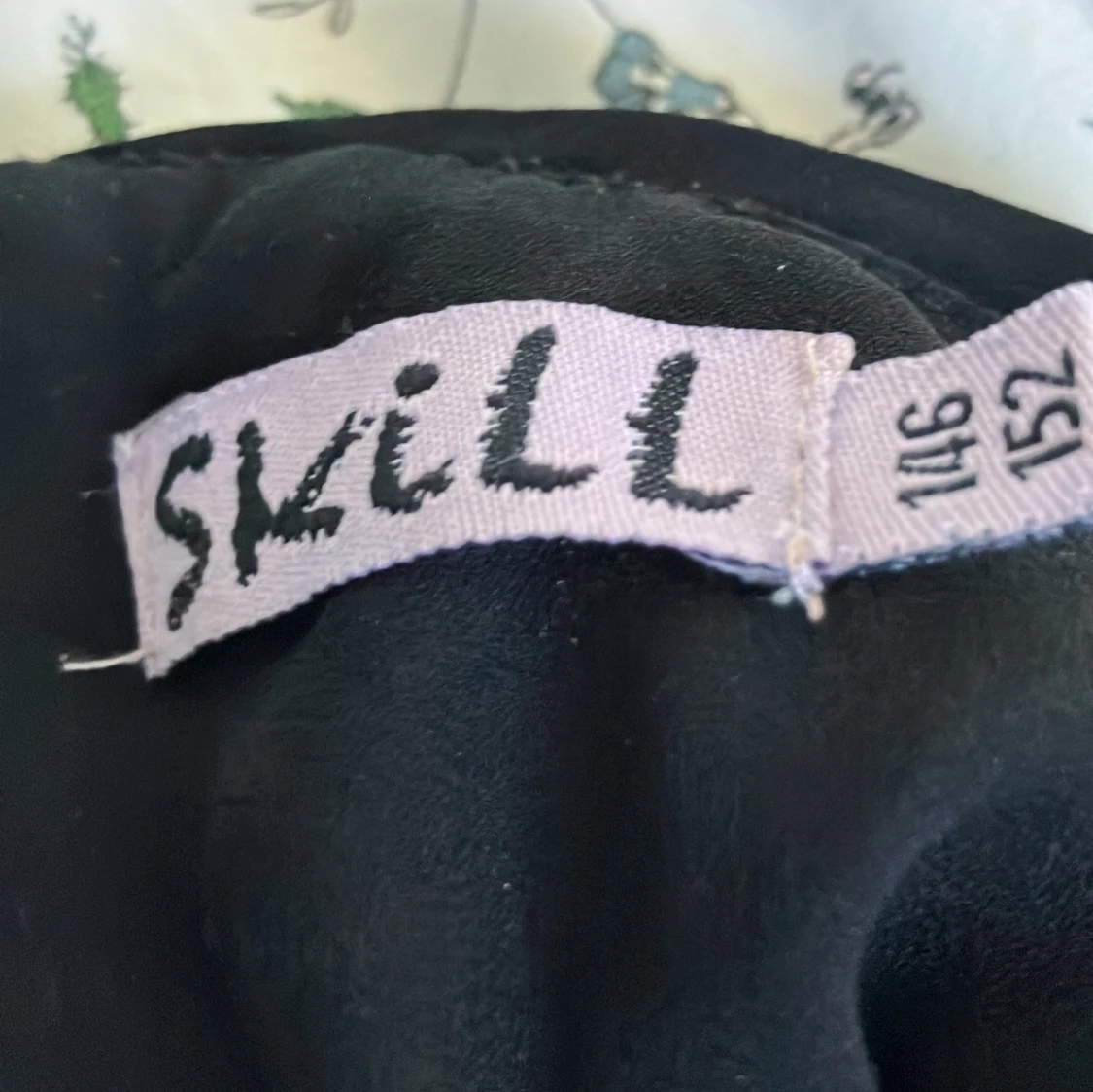 Svart paljettklänning från Skill - 2